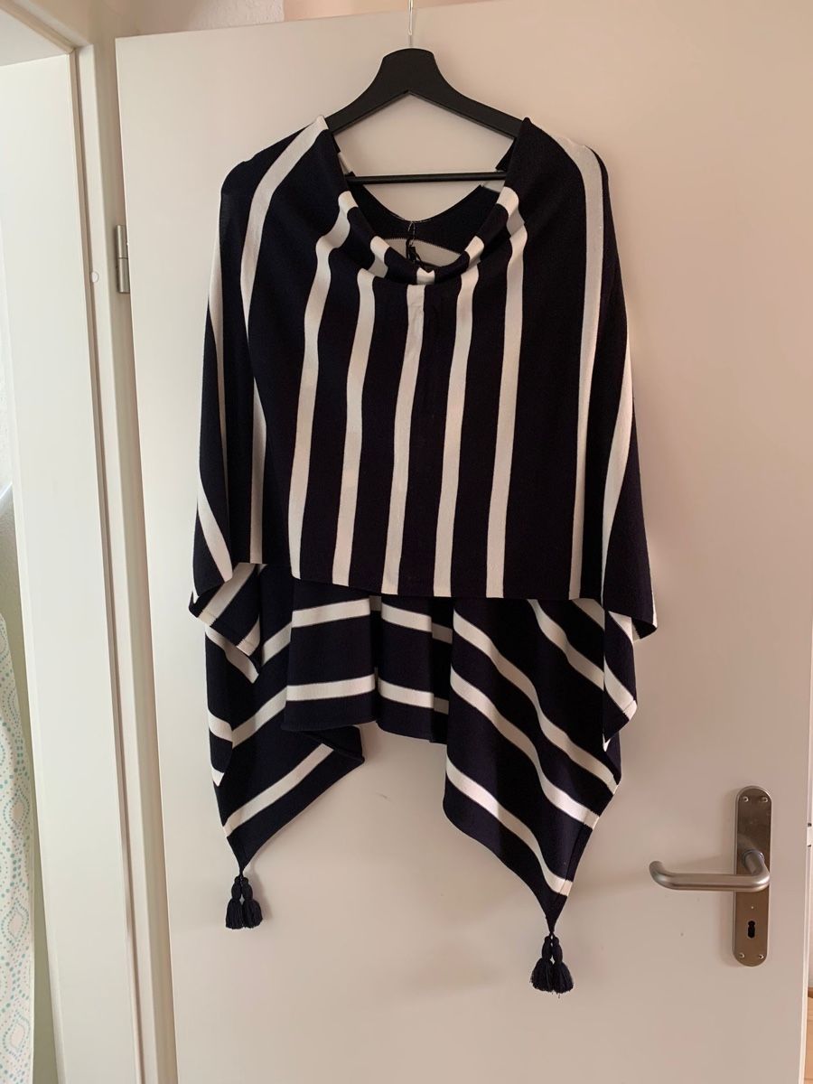 Comma Altro in Moda donna: Comma Poncho kurz dunkelblau und weiss – Usato da Sissach venduto da Monkbay