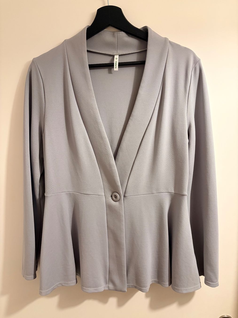 Halara Jacken: Neuwertiger Halara Blazer grau Gr. M – Neu (gemäss Beschreibung) aus Burgdorf von Amiir83 2