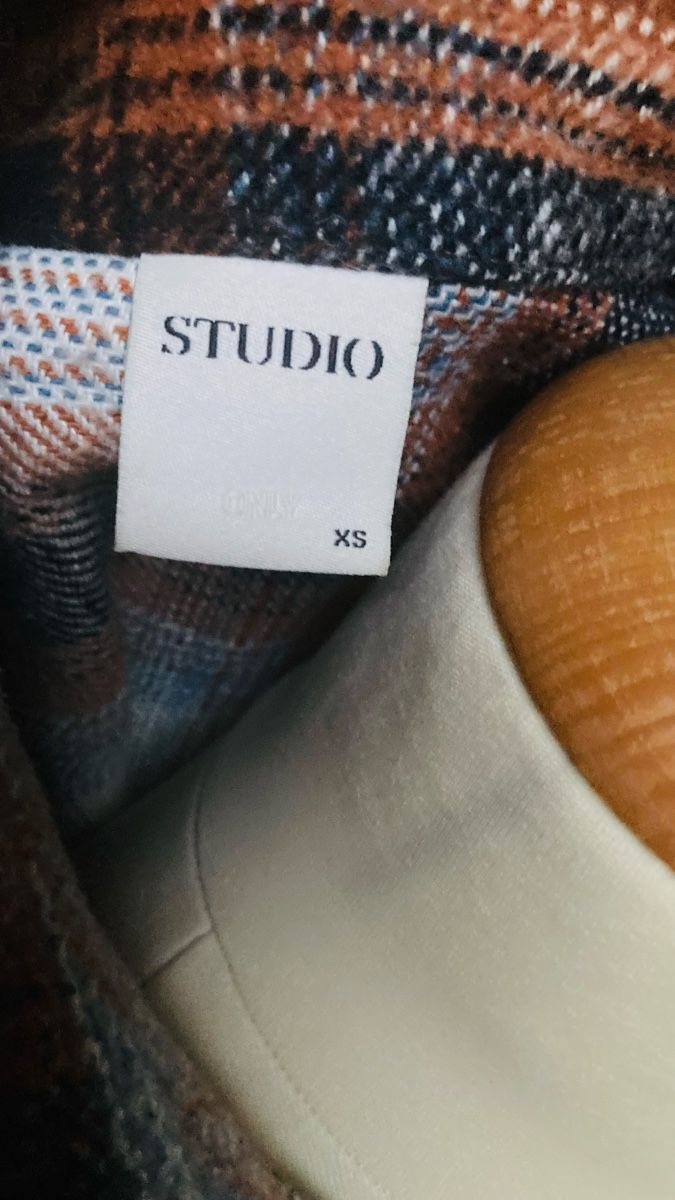Only Giacche: Hemdjacke – Usato da Läufelfingen venduto da petit-nicola 2