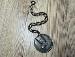 Anhänger / Medaillon mit Kette – Nofretete Motiv – Vintage