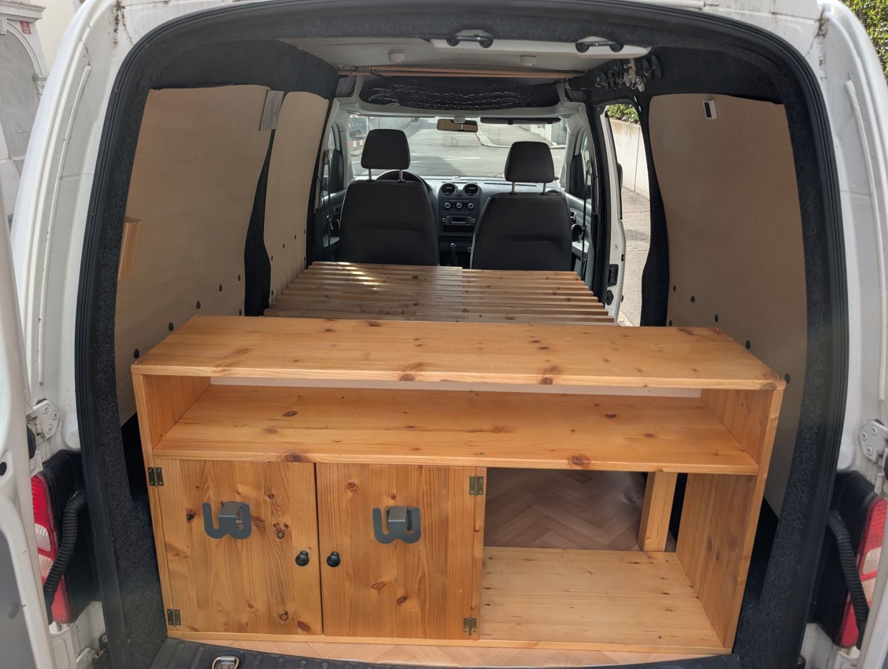 VW Camping Fahrzeuge: FRISCH AB MFK!Camper VW Caddy Maxi (Campingausbau,Campervan) – Gebraucht aus Zürich von hobbit87 1