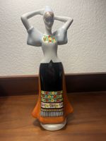 Porzellanfigur Frau im Volkstrachtenstil aquincum budapest