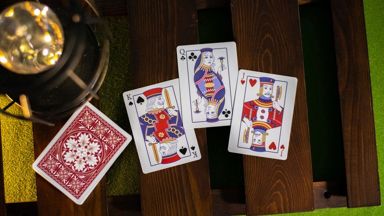 Spiele: Thistle & Rose Playing Cards - Limited Edition #285/500 – Gebraucht aus Au (ZH) von Thanks 2