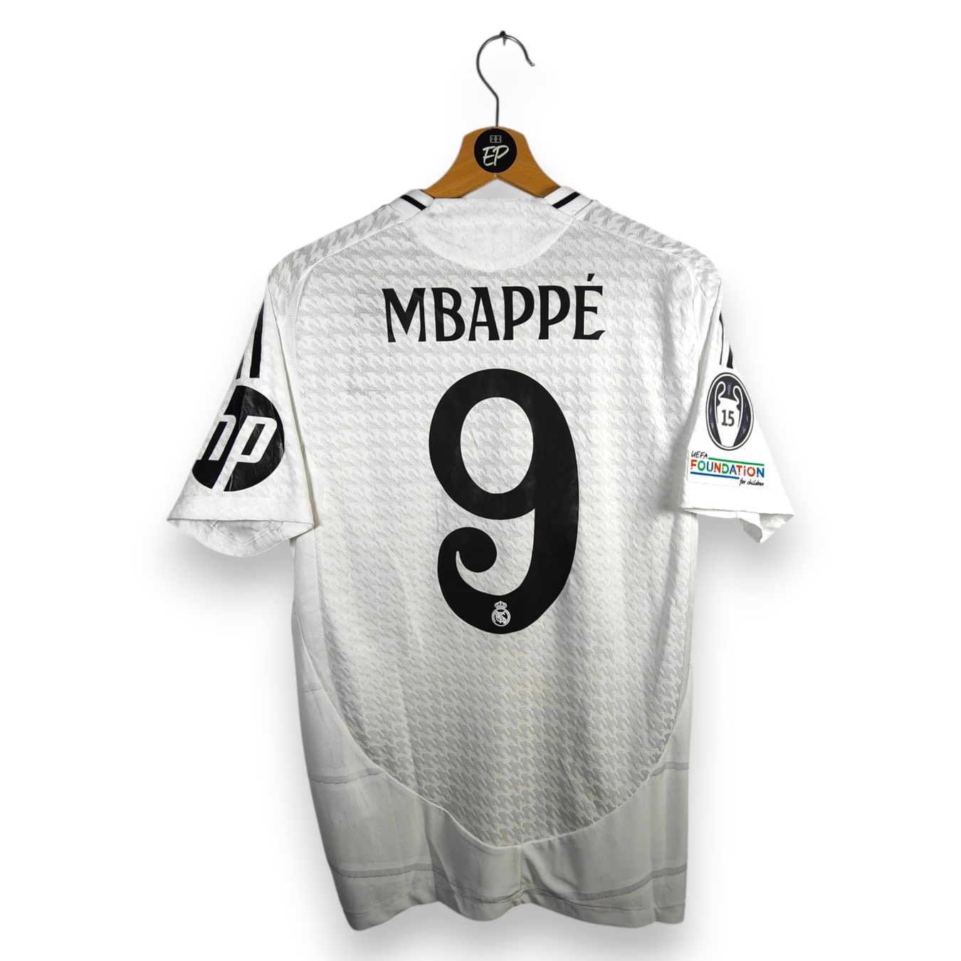 Real Madrid Canottiere & Pantaloni: Original 24-25 Real Madrid Home Trikot Player version Mbappé – Nuovo e nell'imballaggio originale da Martigny venduto da eternalpitch