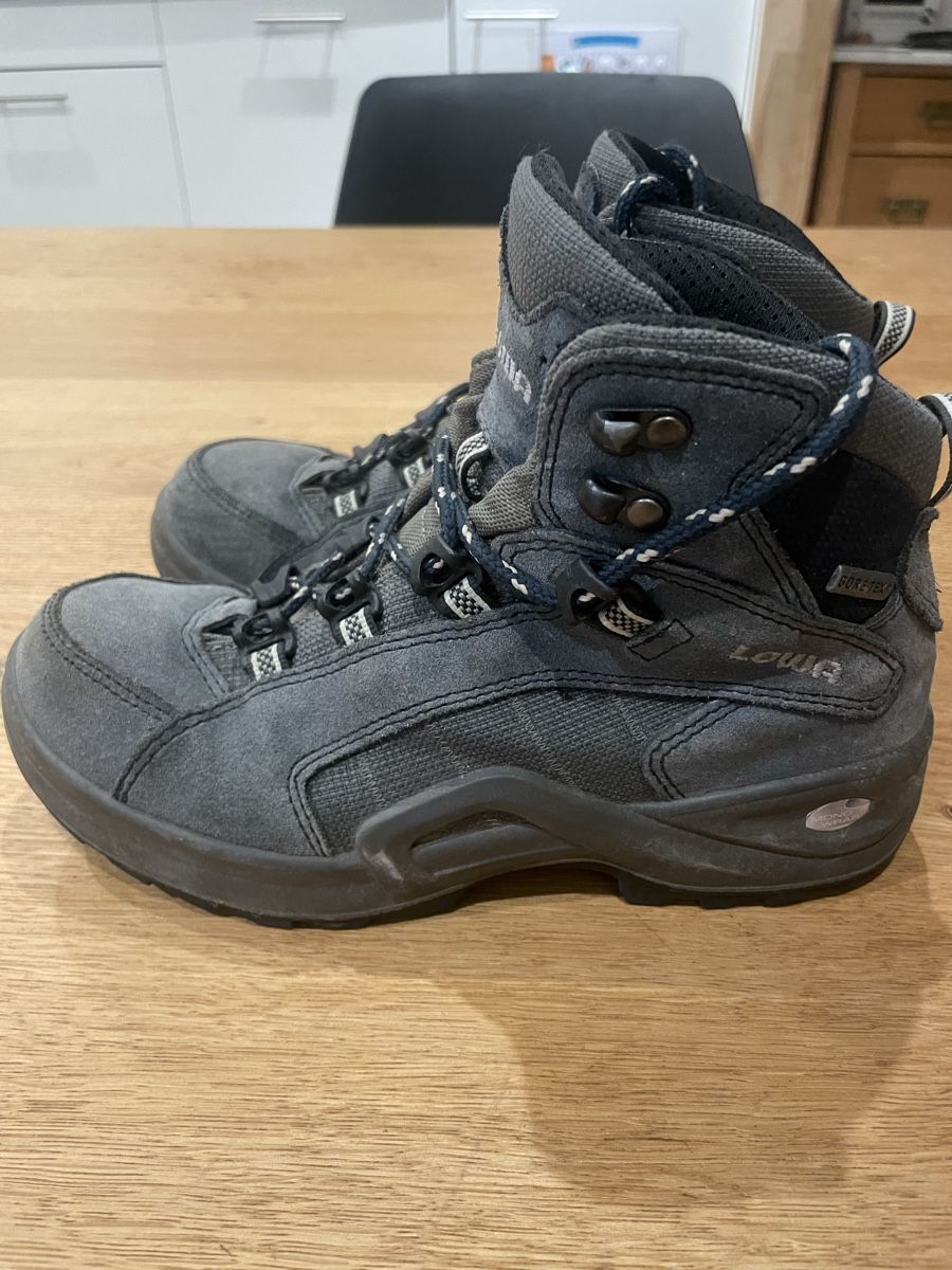 Lowa Schuhe für Jungen: Lowa Wanderschuhe gr.35 – Gebraucht aus Recherswil von grafics 2
