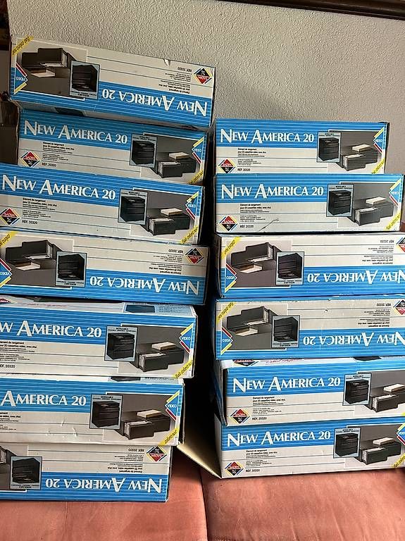 Tutti i VHS: Caisses de rangement + plus de 300 films cassettes VHS – Usato da Erde venduto da atlantisCM