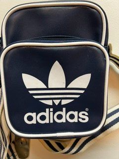 Adidas Umhängetasche – Retro Design, Blau-Weiss