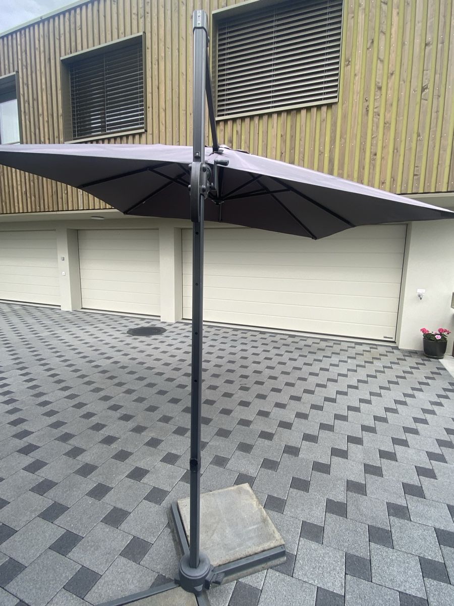 Parasols: Sonnenschirm mit 4 Gartenplatten – D'occasion à Beromünster par Mikala 5
