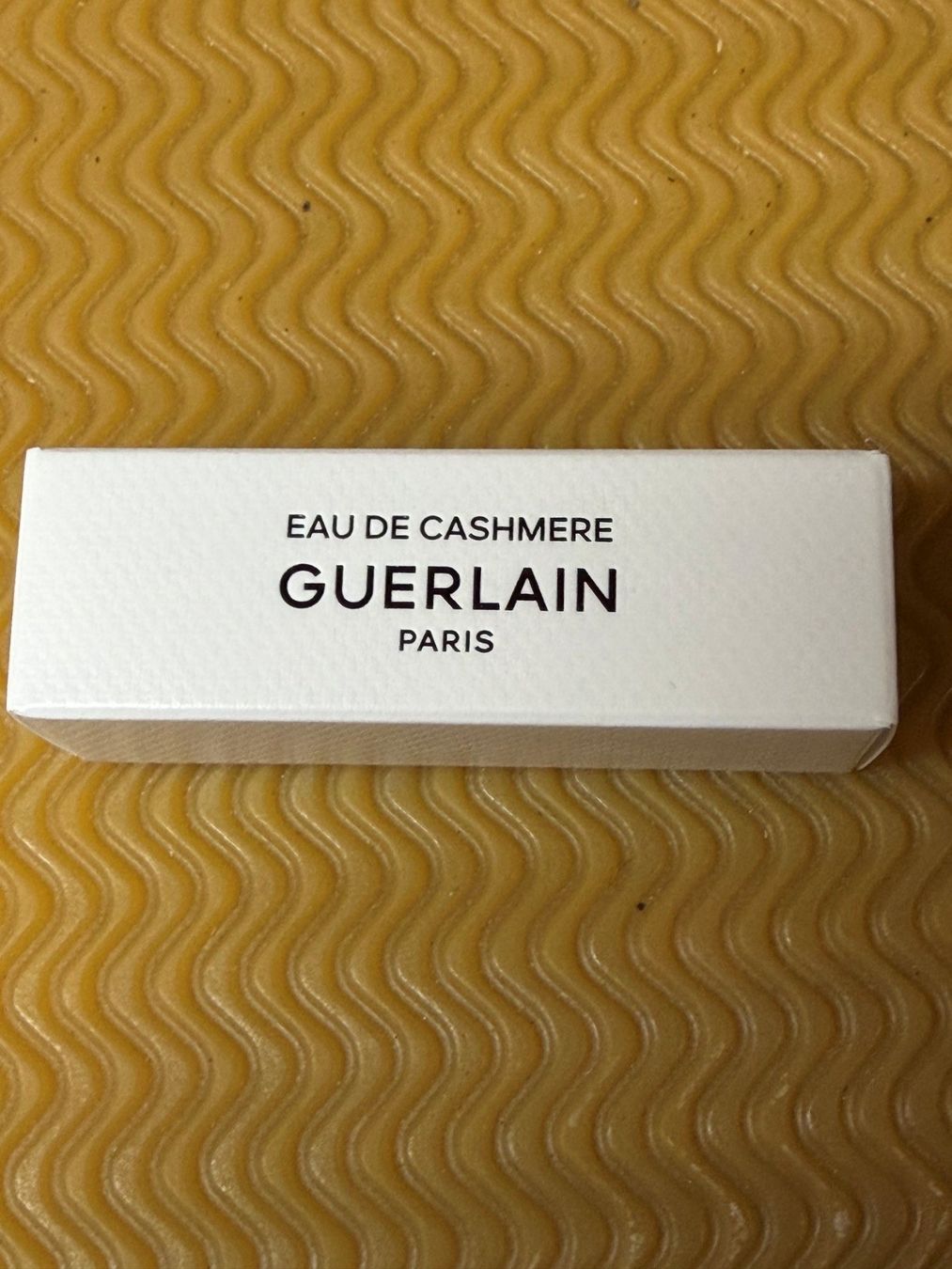 Guerlain Parfums & Eau de Toilette: Guerlain - Eau de cachemire – Neuf avec emballage d'origine à fey par Caductilometre