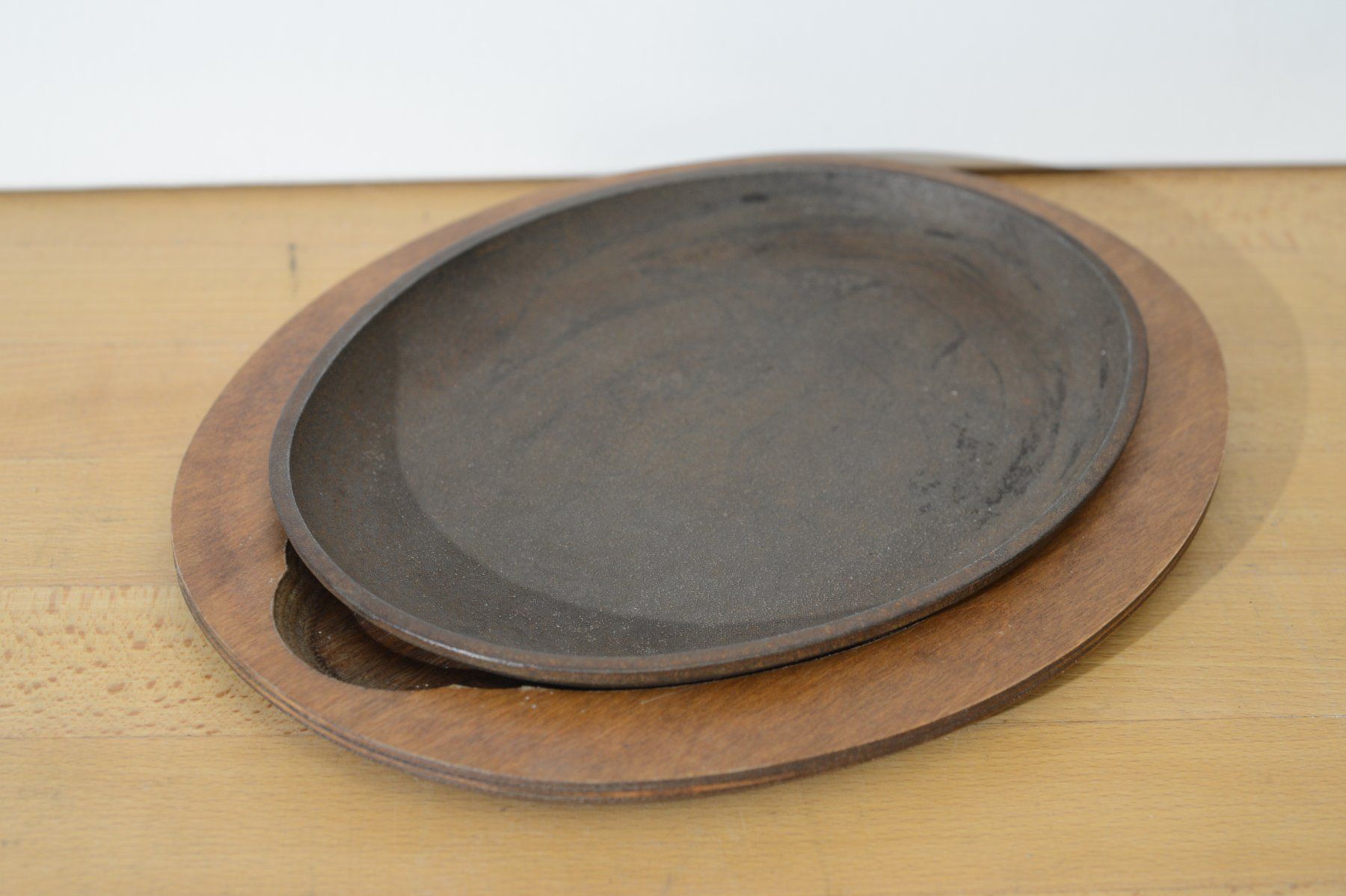 Teller: Lodge Grill Servier Teller aus Gusseisen – Gebraucht aus Sachseln von Smatsch54
