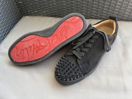 Schwarze Sneakers Gr.45 markanten Spikes auf der Zehenkappe
