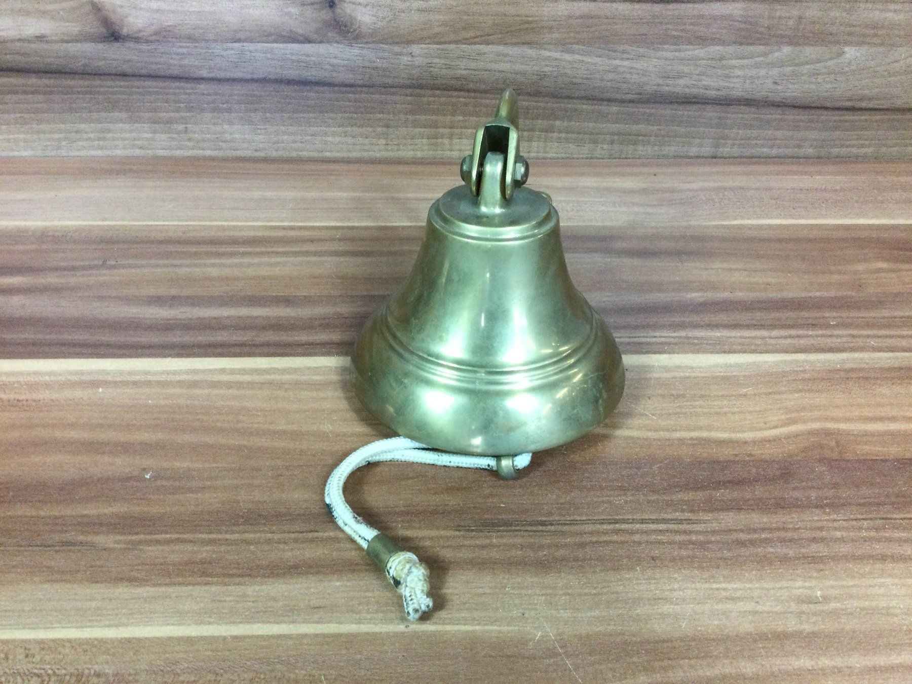 Attrezzi da lavoro: Gebrauchte Schiffsglocke Messing mit Wandhalterung – Usato da Wangen SZ venduto da kuriosum12 1