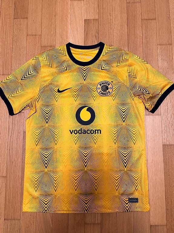Nike Canottiere & Pantaloni: Fussballtrikot Kaizer Chiefs – Usato da Schüpfen venduto da Poly_pi