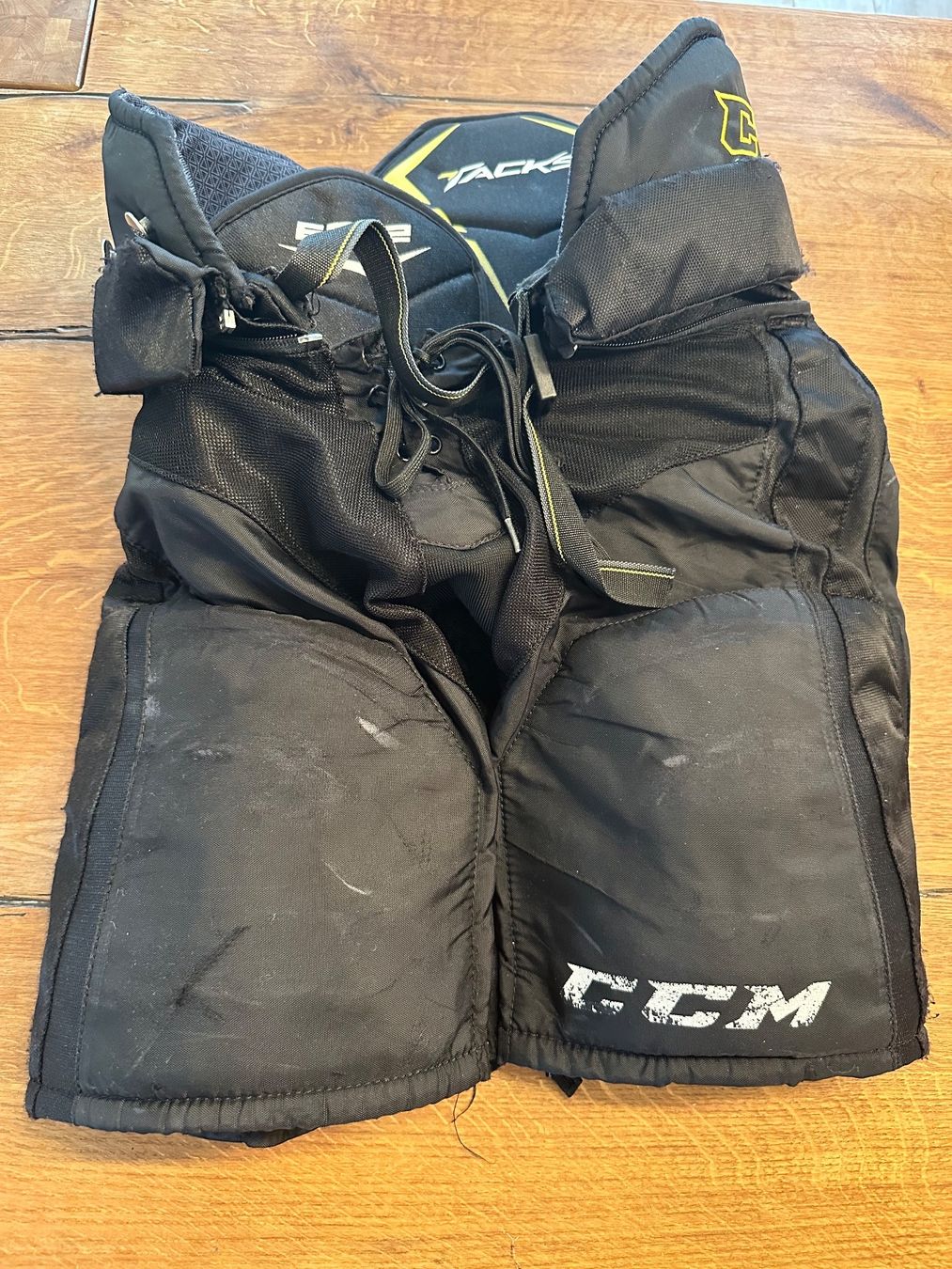Ccm Protezioni & Imbottiture: CCM Tacks Eishockeyhose Junior Small – Usato da Mauren venduto da SB1606