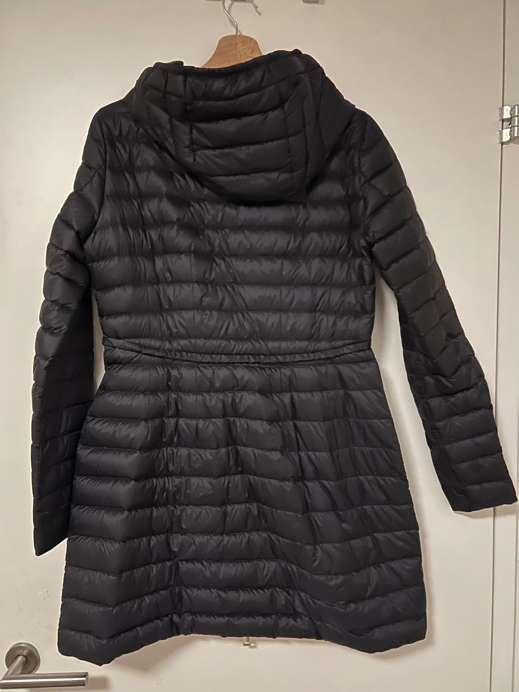 Moncler Cappotti: Moncler Light Daunenmantel – Usato da Meilen venduto da jup_yzy8 1