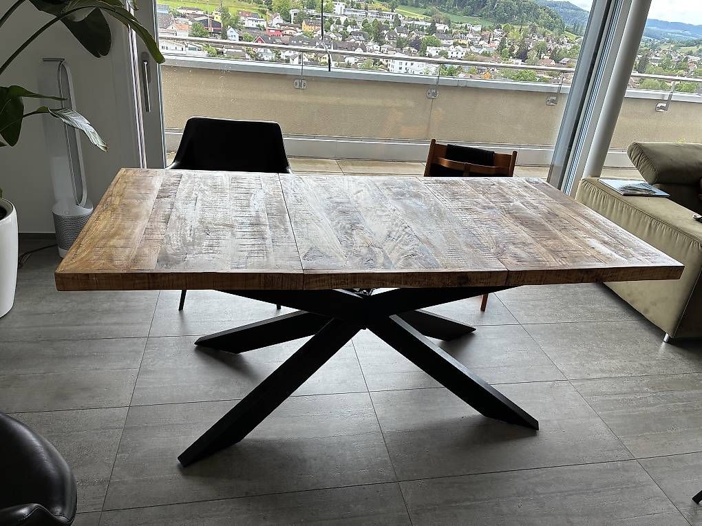 Tavoli: Schöner Tisch aus Mangoholz – Usato da Gelterkinden venduto da Kikierenda