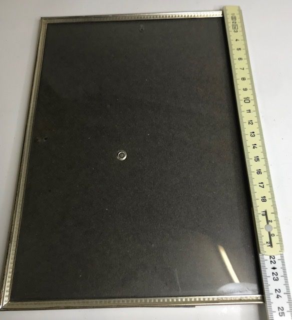 Bilderrahmen: Metallbilderrahmen mit gewölbten Glas versilbert – Gebraucht aus Zürich von gigimai67 3
