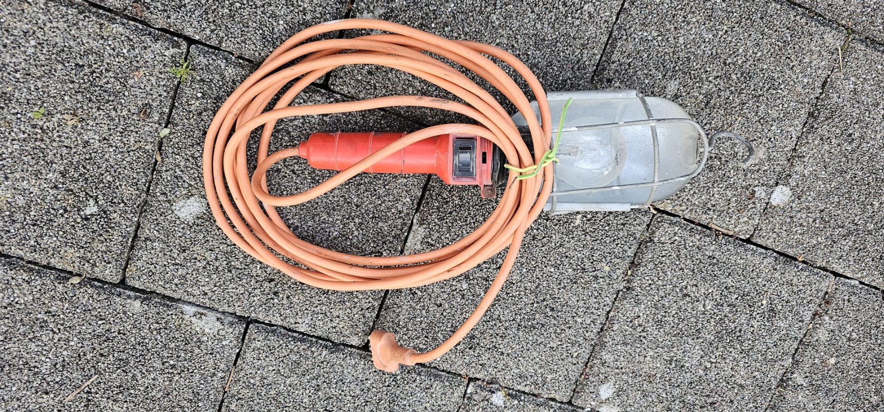 Lampade: Werkstattleuchte / Baustellenlampe mit Kabel – Usato da Wohlen AG venduto da stifno-industries