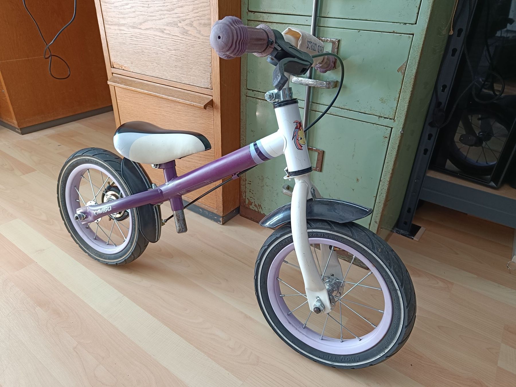 Veicoli per bambini: Kinder Laufrad lila/weiss – Usato da Arbon venduto da zaryberry