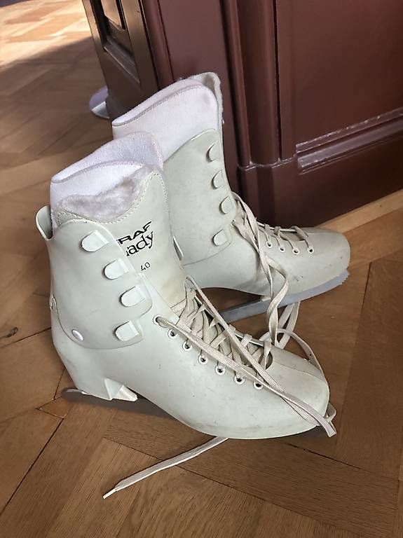 Patins à glace: Schlittschuhe Gr. 40 – D'occasion à Winterthur par maria0