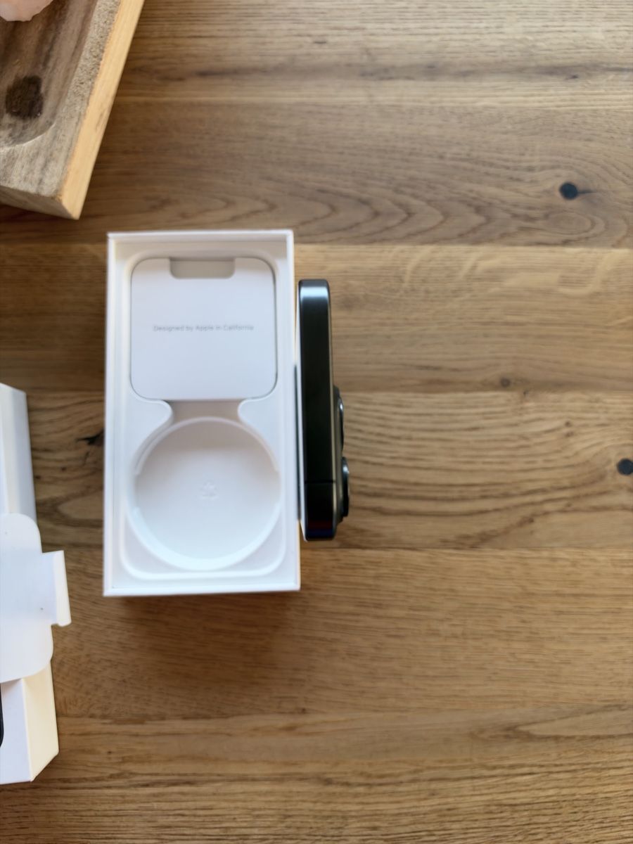 Apple Handys / Smartphones: iPhone 15Pro - Kratzer auf Display – Gebraucht aus Wettingen von lutenus 6
