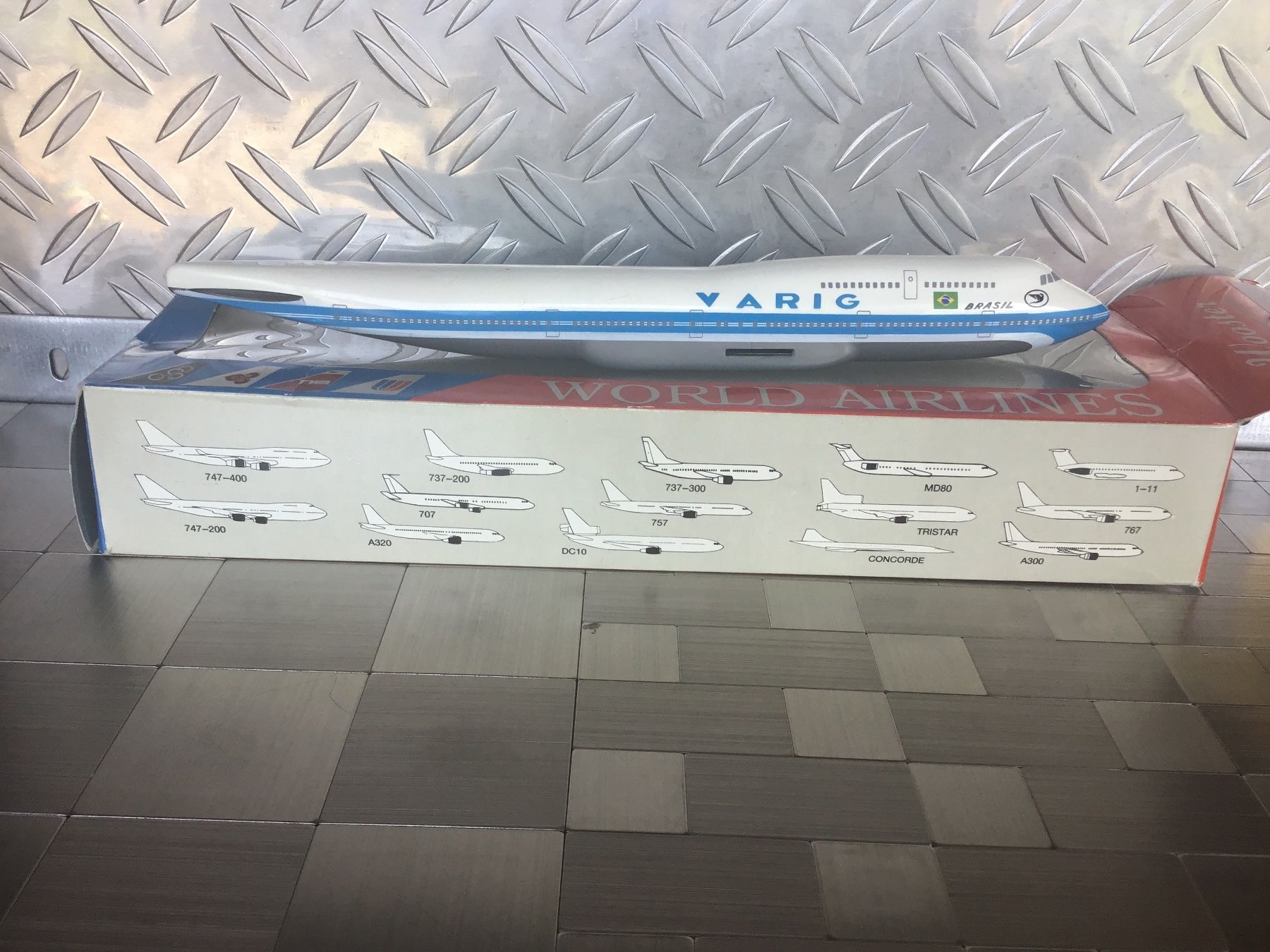 Modellbausätze & Standmodelle: WORLD AIRLINES WOOSTER – Gebraucht aus Männedorf von Spezial-Modelle 2