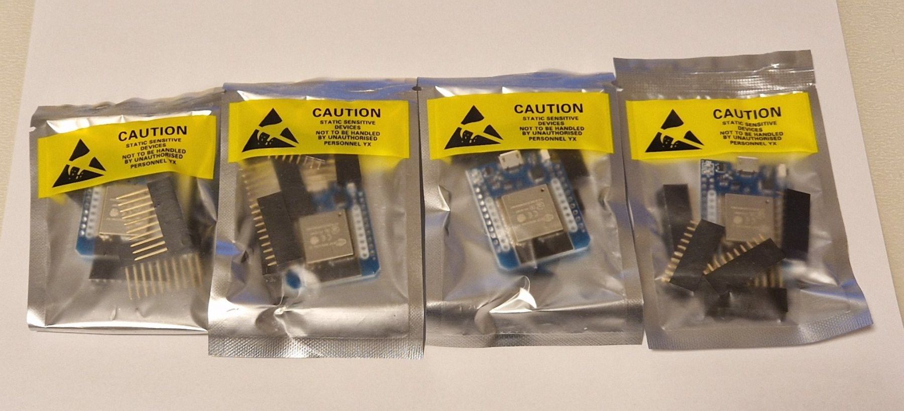 Componenti elettronici: D1 Mini ESP-WROOM-32 programmierbarer Mikrokontroller (4x) – Nuovo e nell'imballaggio originale da Meilen venduto da snoopy1001 1