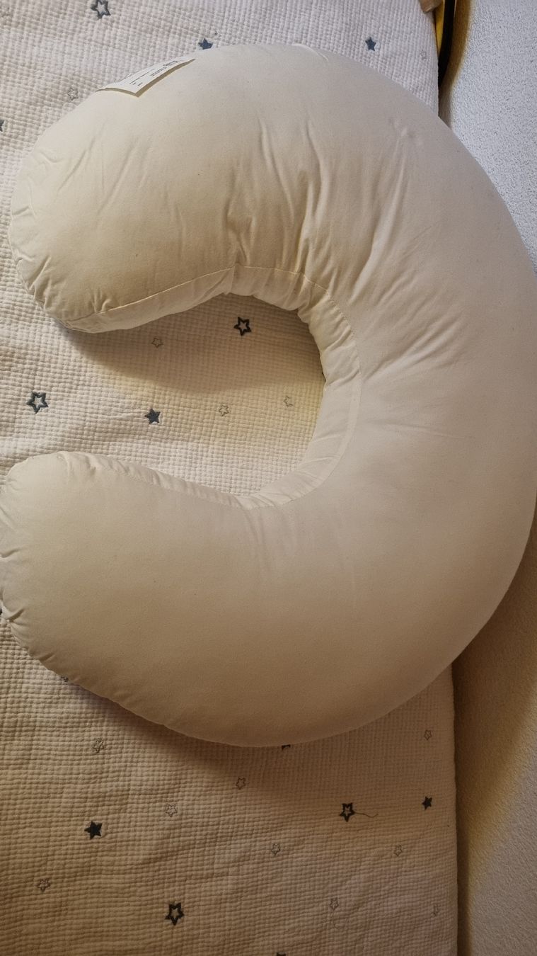 Ikea Coussins: Coussin d'allaitement – D'occasion à Ferpicloz par Clicli014 2