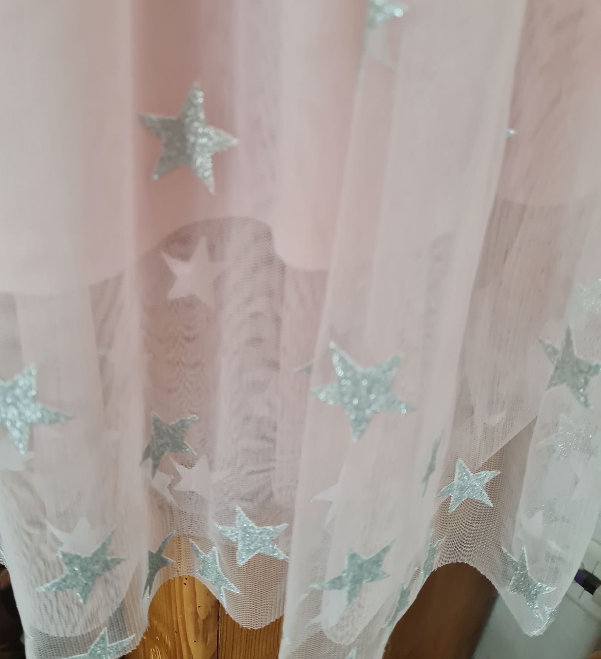 H&M Vestiti & Gonne: Kleid mit Glitzersternen Gr. 146 – Usato da Beinwil Freiamt venduto da tafa8 2