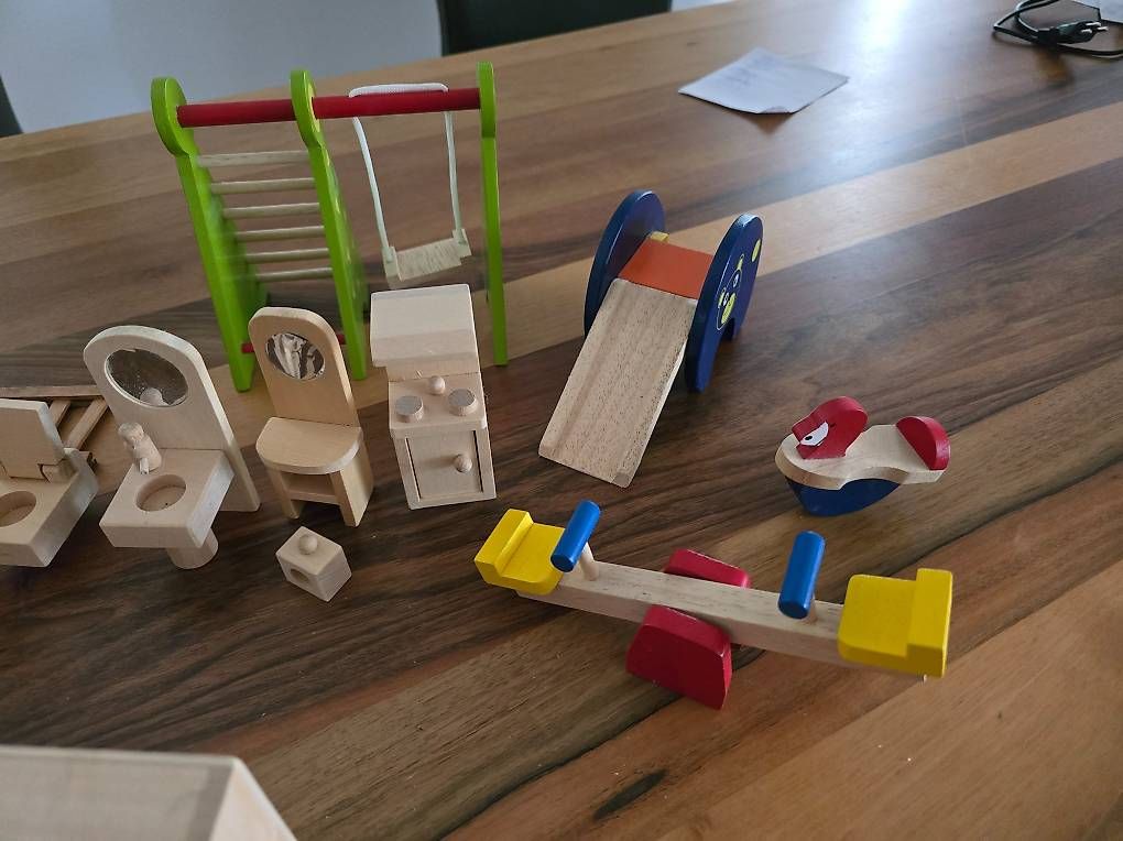 Case e mobili per bambole: Puppenhaus Möbel aus Holz – Usato da Merenschwand venduto da Juditha786 3