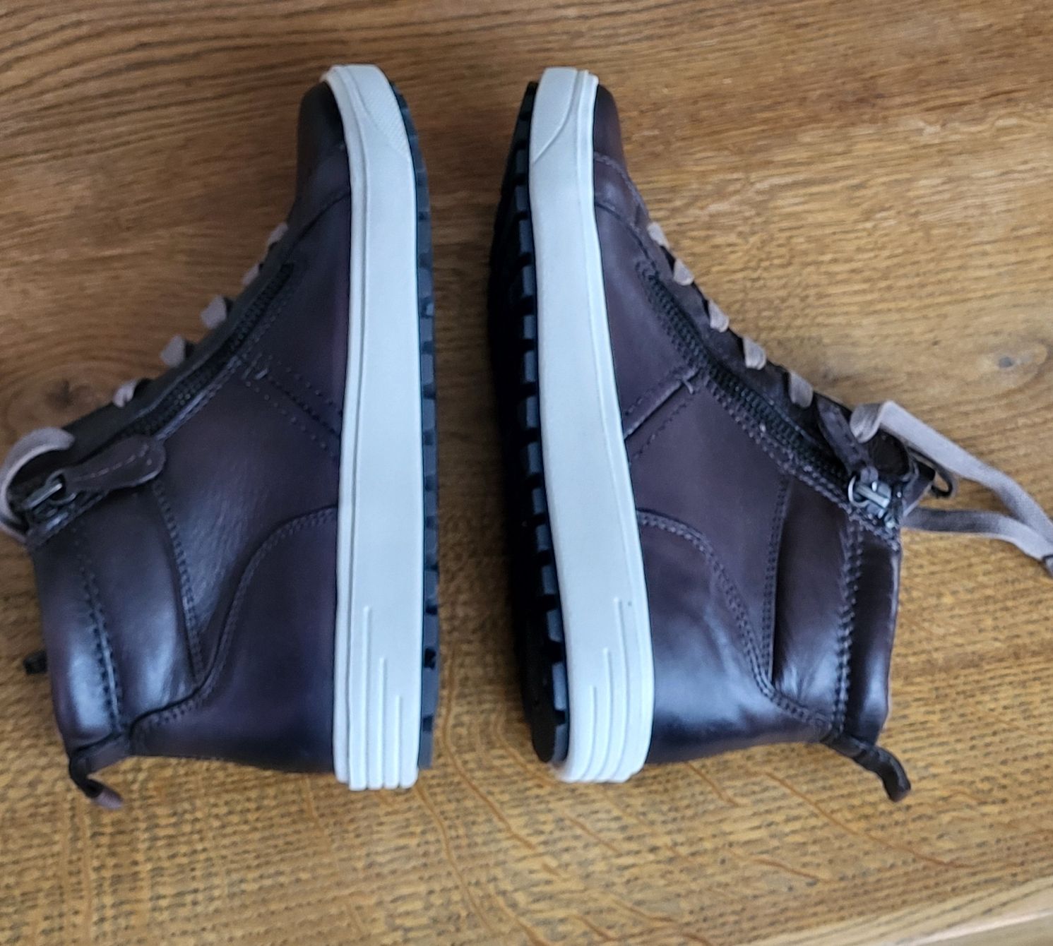 Scarpe da donna: Leder-Sneakers, Gr. 36, Braun, neu – Nuovo (secondo la descrizione) da Kriens venduto da StudachKriens 3