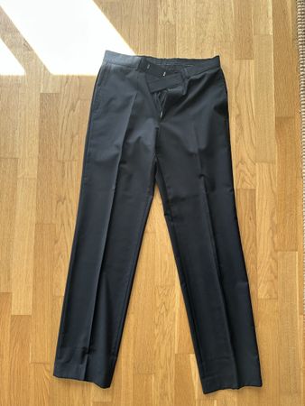 Hosen Hugo Boss schwarz Grösse 34L guter Zustand