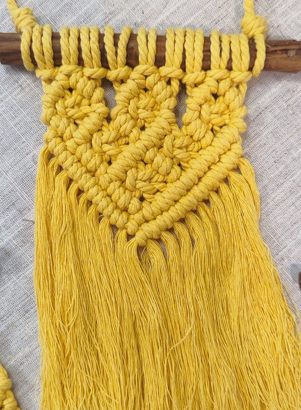 Alle Dekorationen: 3er Set Mini Makramee Wandbehang, Gelb, Boho Style, Handm... – Neu und originalverpackt aus Männedorf von mes_7725 3
