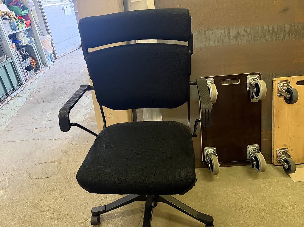 Giroflex Sedie: Giroflex Werkstattstuhl mit oder ohne Armlehne – Usato da Necker venduto da liq24 1