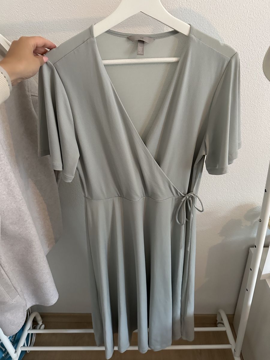 H&M Vestiti: Kleid in Wickeloptik – Usato da St. Gallen venduto da raphaela_99