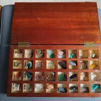Alte Mineraliensammlung in Holzkassette