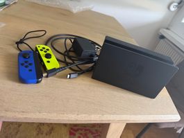 Nintendo Switch TV Dock + 2 Controller