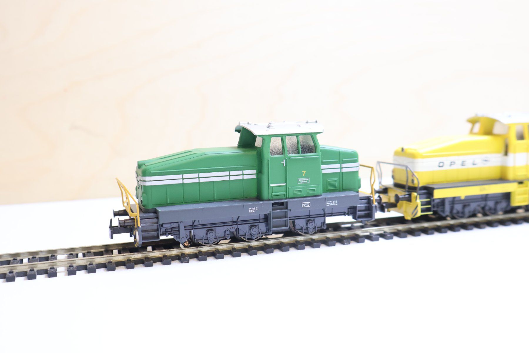 Märklin Modelleisenbahnen: Märklin 2 x Rangierlok Modern - AC Digital H0 – Gebraucht aus Winterthur von Monstera 4