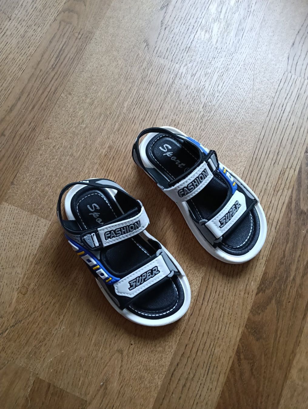 Scarpe per ragazzi: Sandalen Gr. 27... – Usato da Uetendorf venduto da Koh0