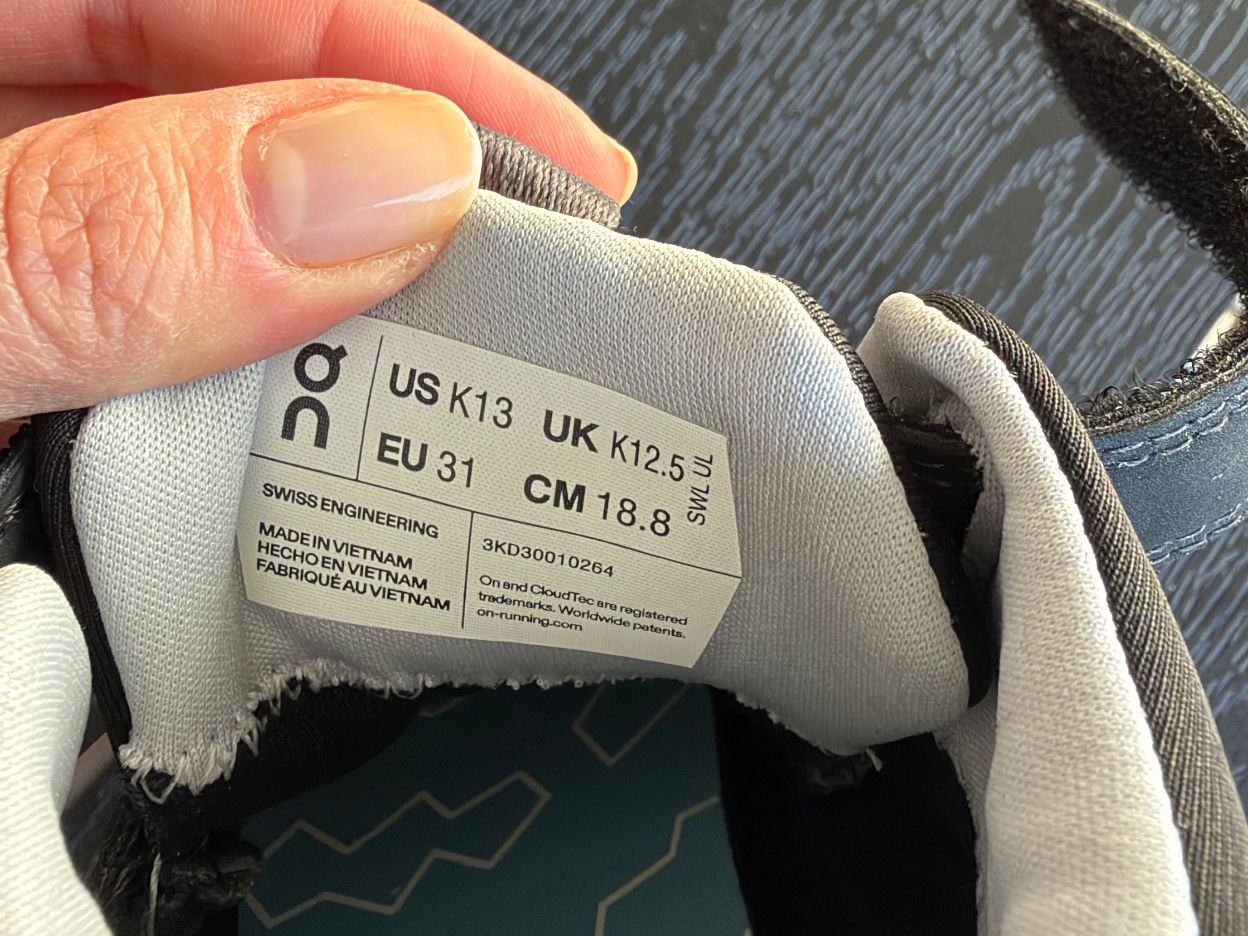 On Scarpe per ragazzi: On Running Cloudhero Mid Waterproof schwarz Grösse 31 – Nuovo e nell'imballaggio originale da Steinhausen venduto da phocea10 2