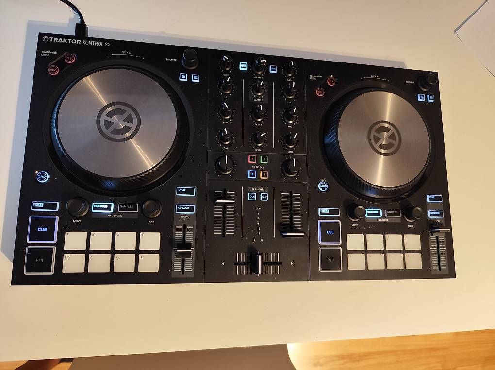 Platines de mixage: Dj mixer Traktor Kontrol S2  – D'occasion à Flawil par ner_hl98 2