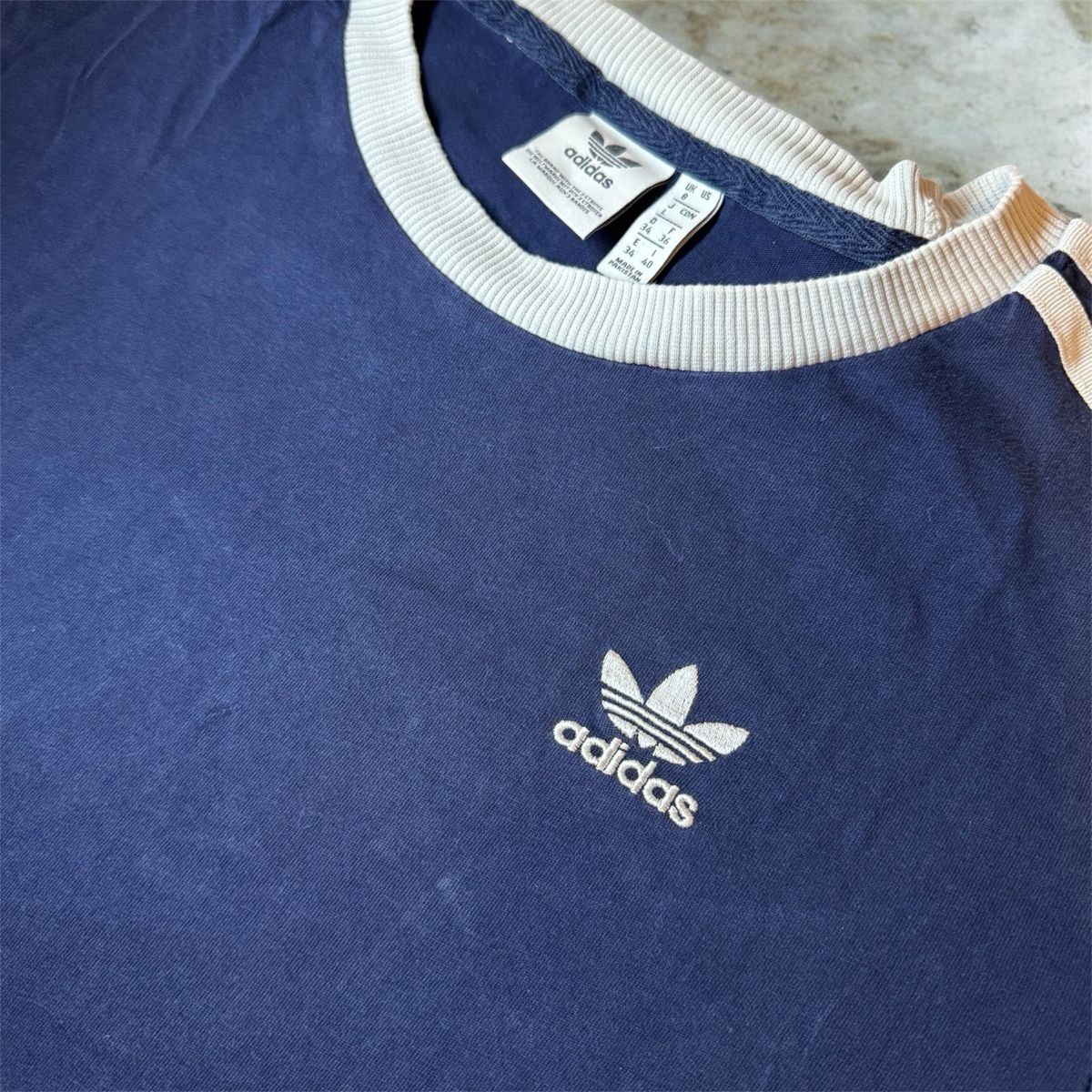 Adidas T-shirt: T-shirt Adidas Original – Nuovo (secondo la descrizione) da Châtel-St-Denis venduto da Montclair_Swiss 1