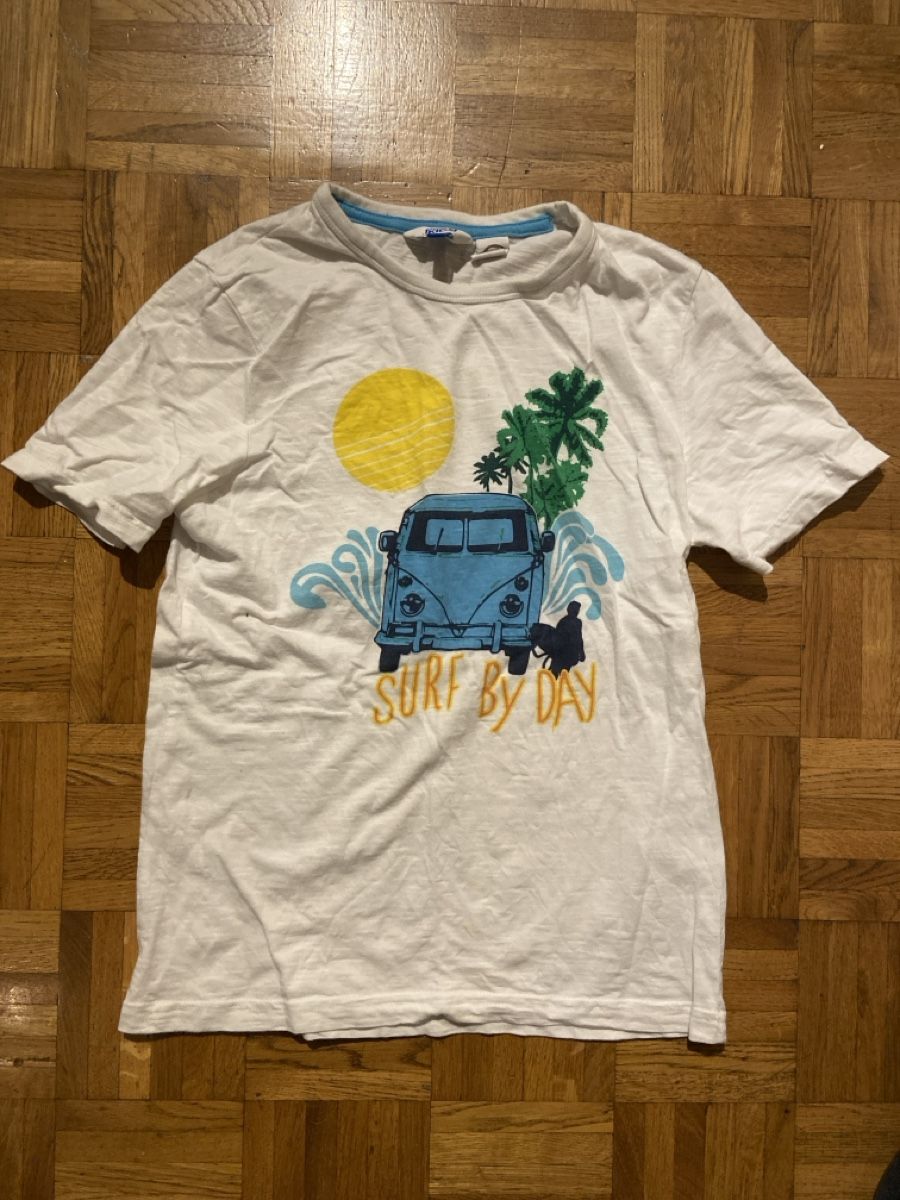 Hemden, T-Shirts & Polos: T-shirt Surf by Day" - Taille 140 coton bio – Gebraucht aus Genève von captus