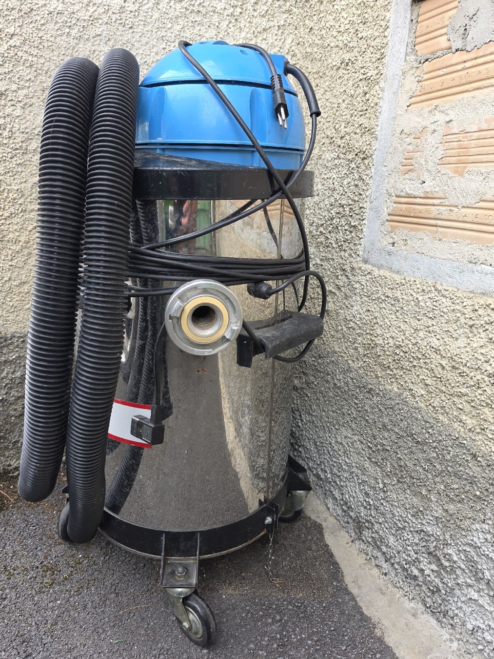 Promac Aspirapolveri & Accessori: Aspirateur pour Eau Industriel. – Usato da Bevaix venduto da Nounoursch 1