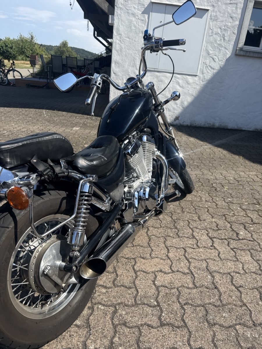Suzuki Chopper: Suzuki Intruder VS 800  – Usato da Wettingen venduto da kw9_d8y7 2
