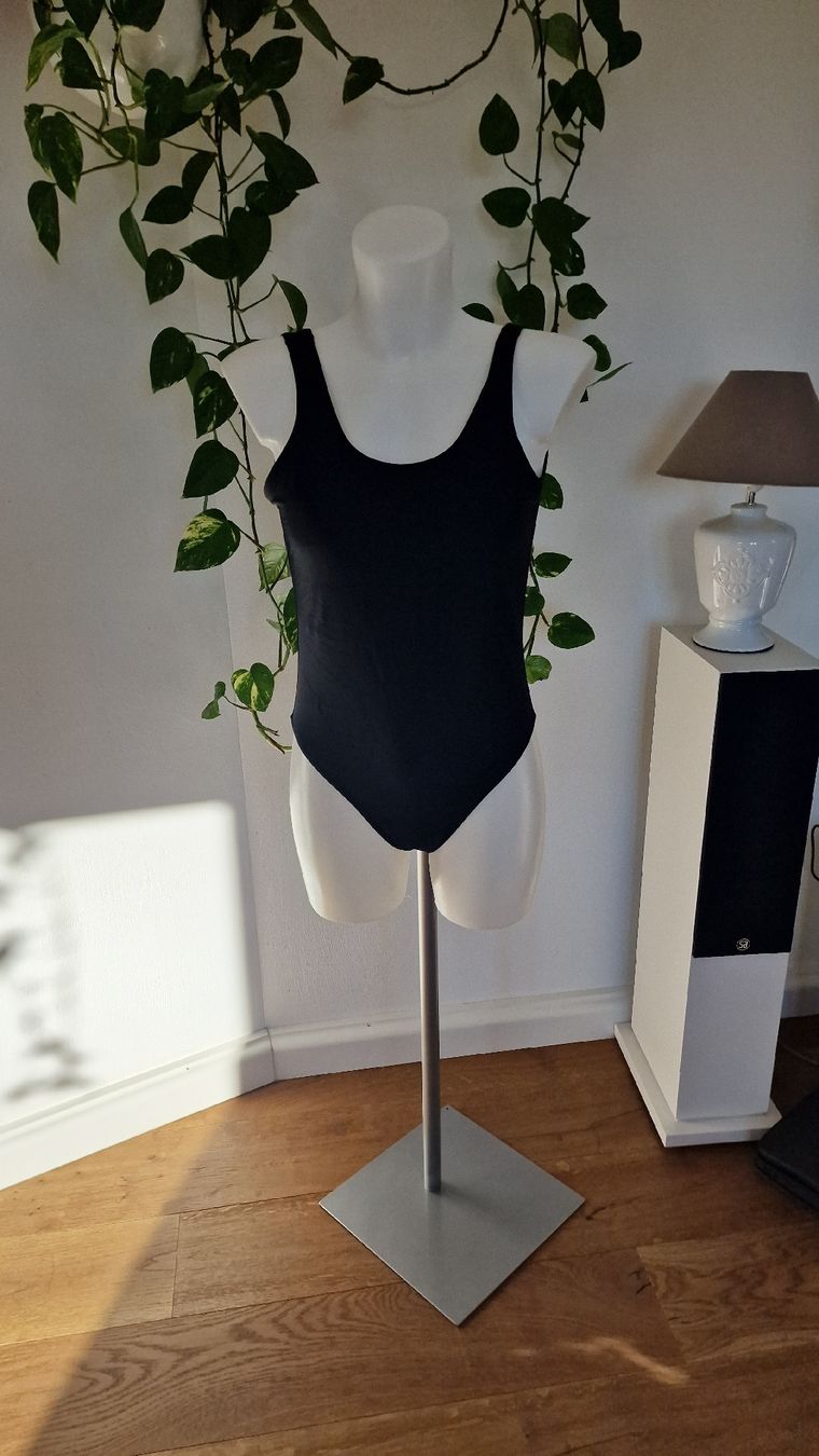 Costumi da bagno & Bikini: Schwarzer Badeanzug Grösse S - Top Zustand! – Nuovo (secondo la descrizione) da Wald ZH venduto da Cjp