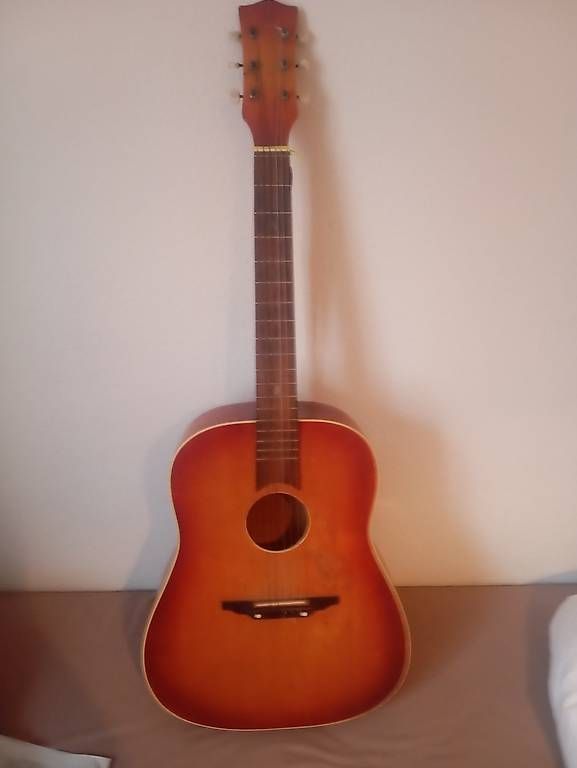 Strumenti musicali: Accoustic guitar – Usato da Basel venduto da Petergunn