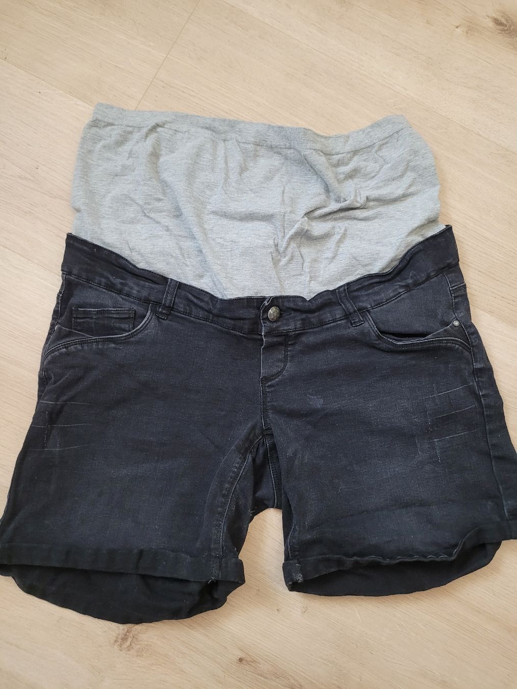 Pantaloni: kurze Umstandshose Gr. 33 – Usato da Lupsingen venduto da sta_wgg5 1