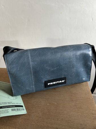 Freitag Tasche Laura in blau neu! 