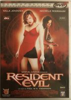MILLA JOVOVICH / MICHELLE RODRIGUEZ - RESIDENT EVIL